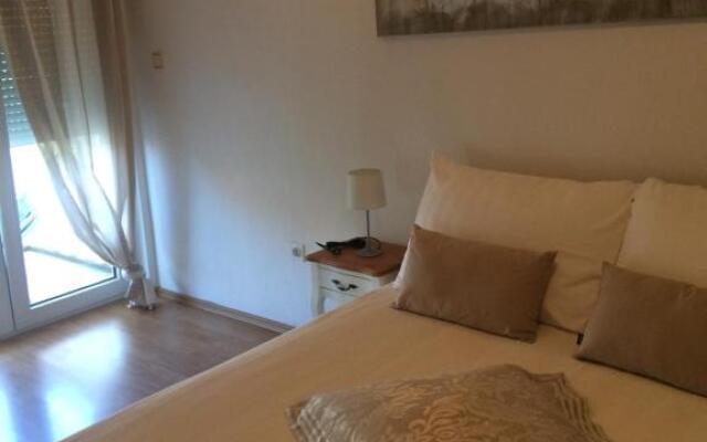 Amelia Apartment