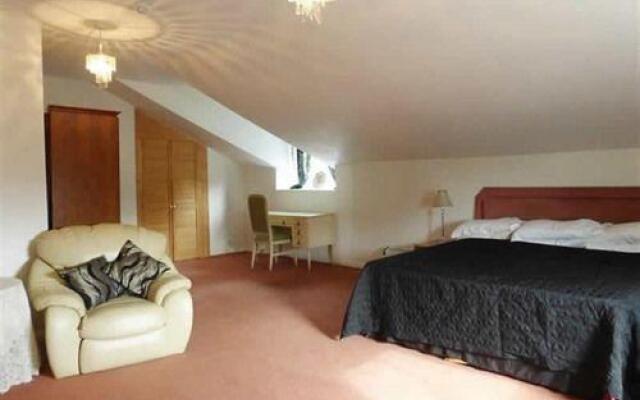 Black Bull A1 Lodge