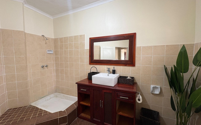 Budget Double Room Mt Pleasant Heights - 2379