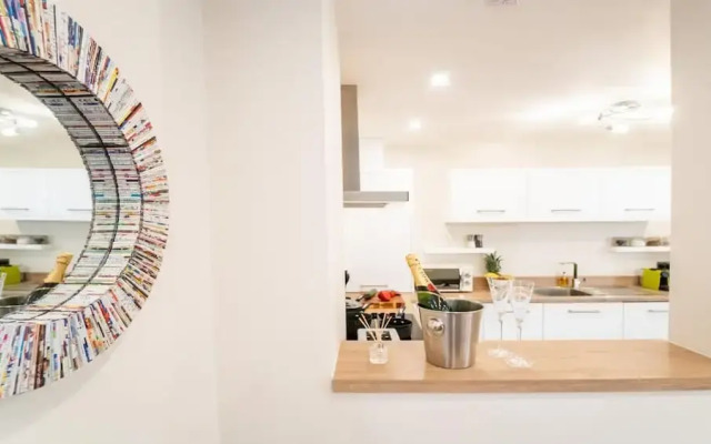South Quay Apartment - 2 Bedrooms - 2 Bathrooms