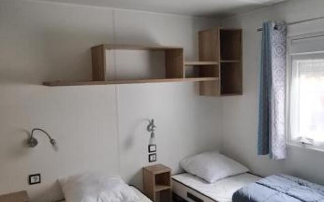 Mobilhome 2 ch,1 salon 40m2 de Charme dans camping ***