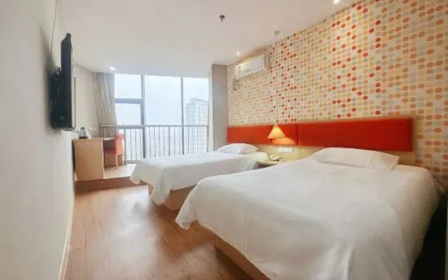 Homeinn Hotel (Qingdao Zhengyang Middle Road Wanda Plaza)