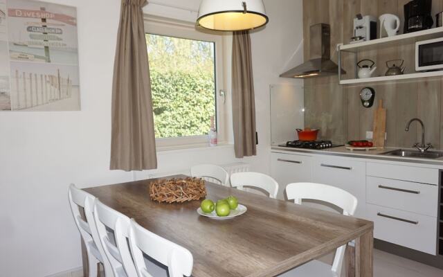 Brilliant Bungalow in Kamperland by the Lake