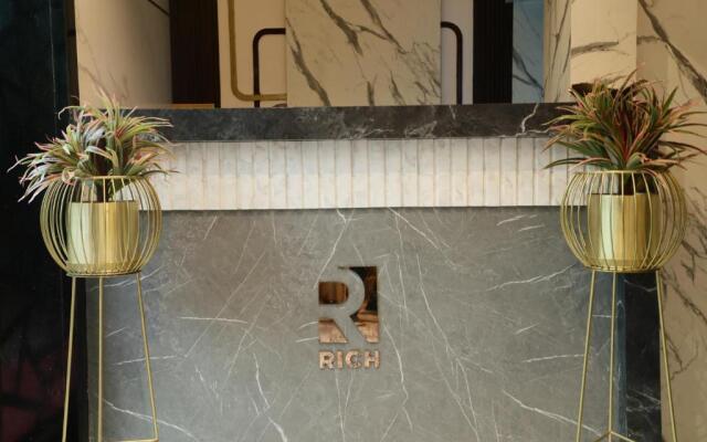 Rich Hotel