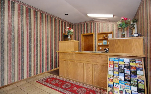 Oak Hill Inn & Suites