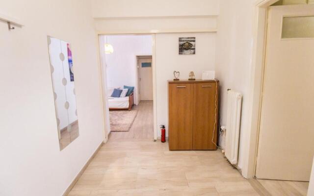 Stylish apt in Athens center