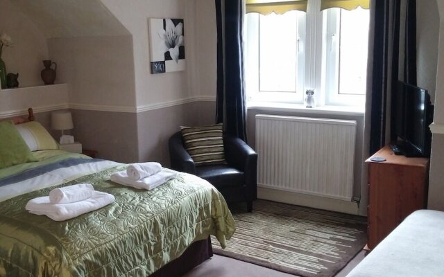 Warwick Lodge Guesthouse