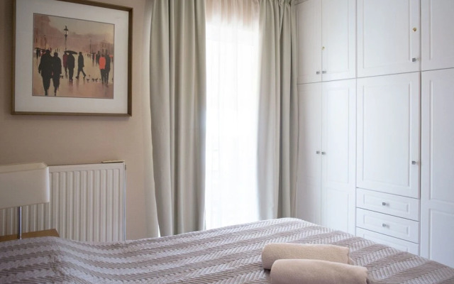 Aphrodite 6th flr apt 5' from metro