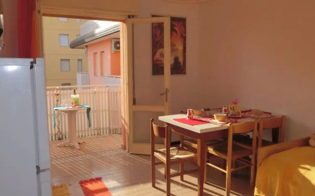 Comfy One-bedroom Apartment With Balcony and Lift