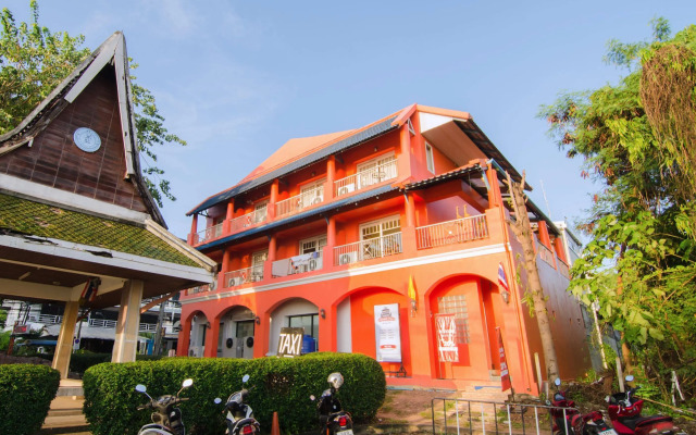 Anda Orange Pier Guesthouse