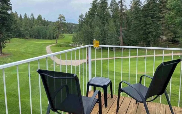 Bright Cloudcroft Condo w/ Game Room + Deck!