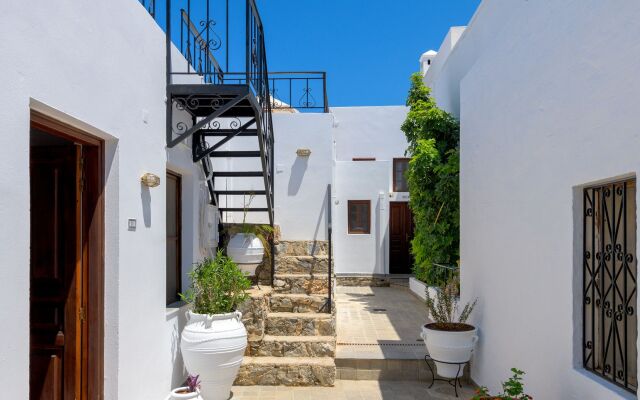 Maris Lindos, Suites and Apartments