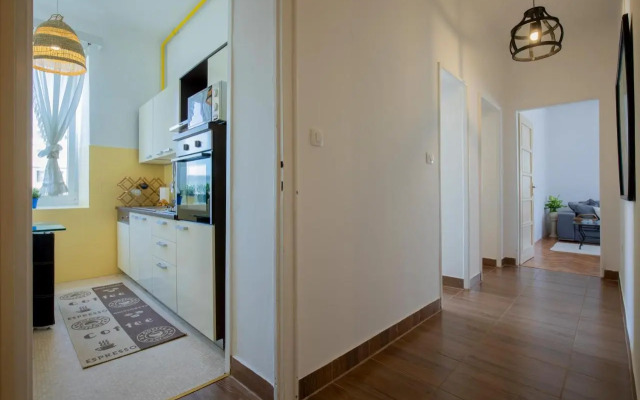 Amphitheater Apartment