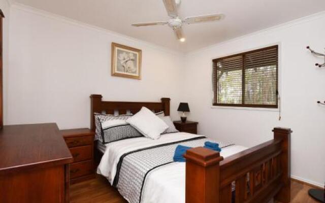 Kangaroo Cottage - cute Accom in bushland setting