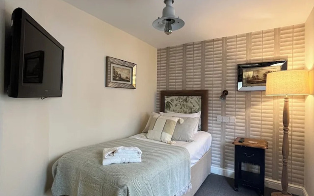 The Olde Coach House Inn