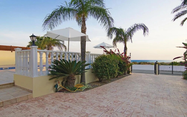 Cleopatra Paralimni in Paralimni