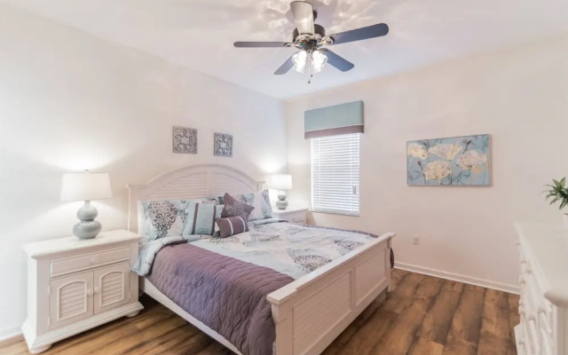 Lovely 6 Bedroom Home in the Solterra Community - 518