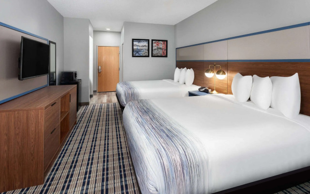AmericInn by Wyndham Eagle River Downtown