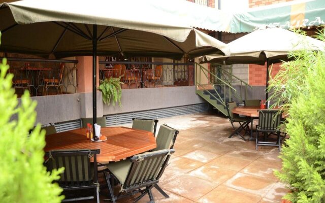 Upperhill Blueberry Hotel