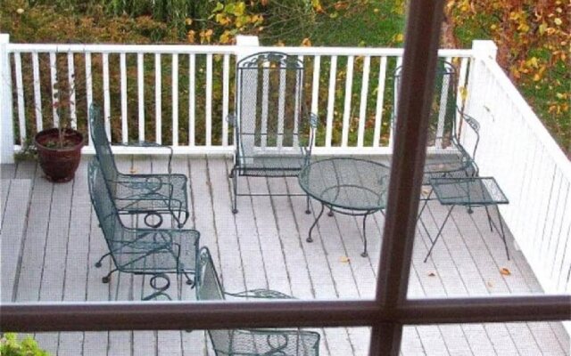 Lazyjack Inn on Dogwood Harbor