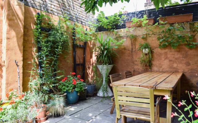 Sunny 2 Bedroom Garden Flat In The Heart Of East London