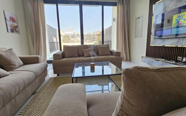 Elegant 2-bed Villa And hall, G,1