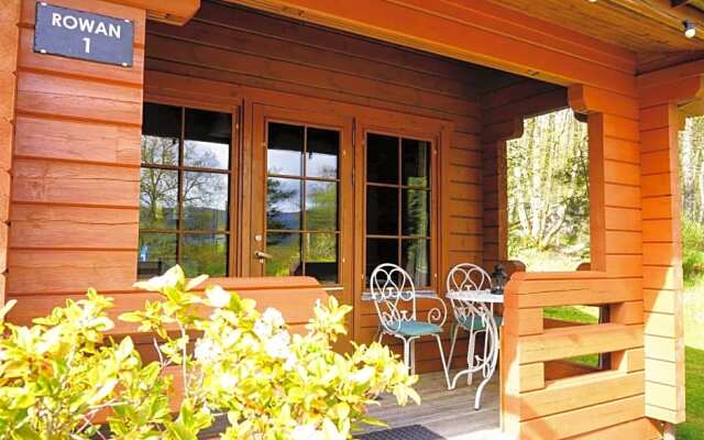 Cosy Rowan woodland lodge no3