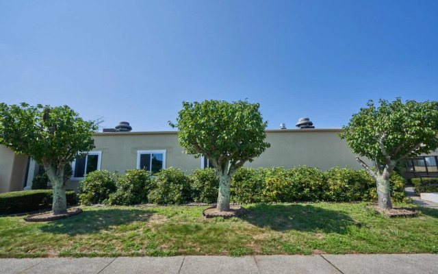 Riverview Inn & Suites