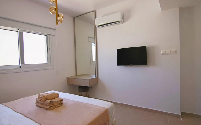 Phaedrus Living: Seaview Luxury Flat Limnaria 151