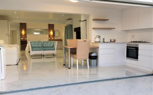 Penthouse - Soli Deo Gloria - Pearl Studio Apartments