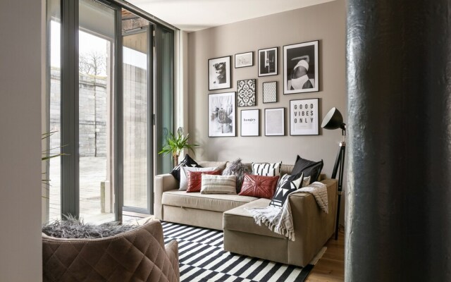 Plymouth Luxurious Apartment