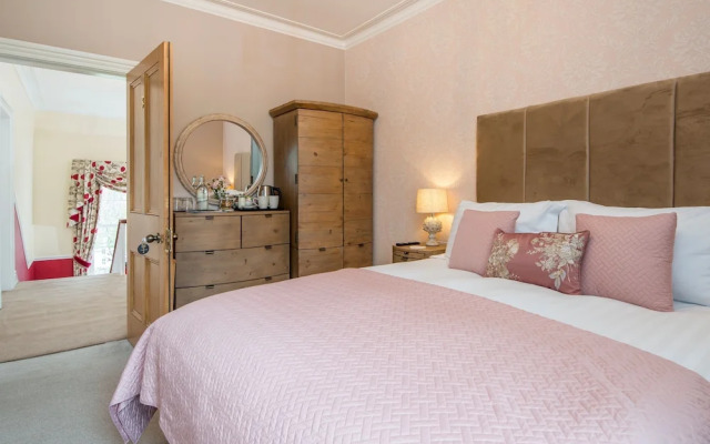 Llys Aeron Guest House