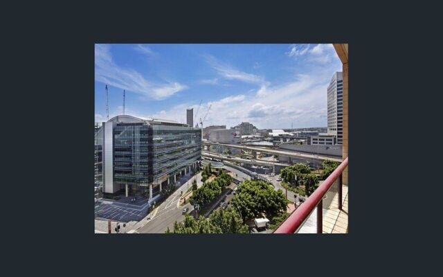 2 Bedroom Darling Harbour Apartment