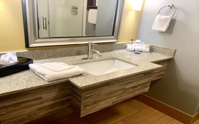 Holiday Inn Express & Suites Perry-National Fairground Area #34 by IHG