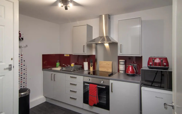 2 Bedrooms Sleeps 7 Near Top Blackpool Attractions