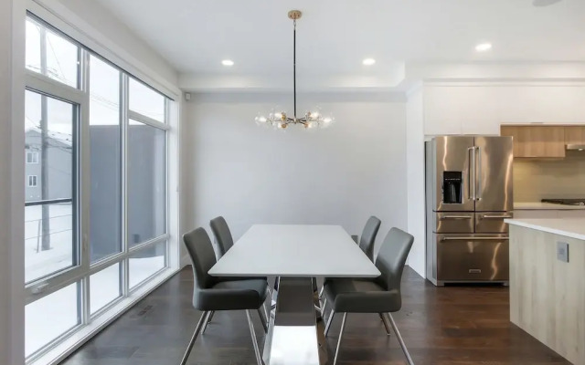 New Luxury Townhome 27