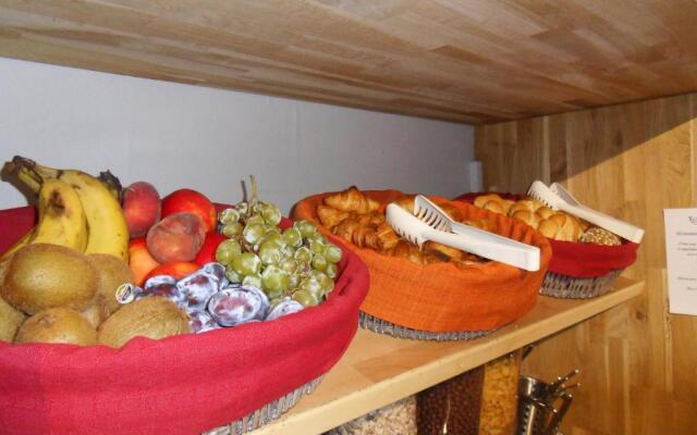 Les Aubuns Country Hôtel