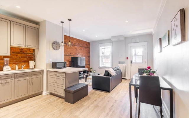 Upscale 2BR With King Bed-prime Location