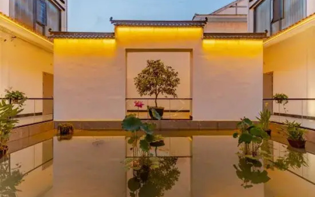 Huameishi Homestay (Huoshan Foziling Yingjia Wine Industry Store)
