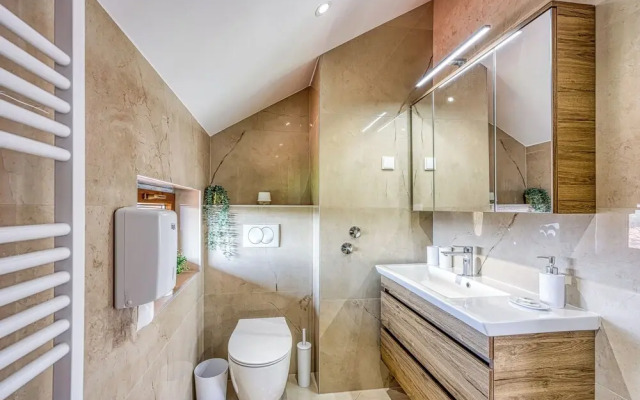 Hedonistic Vineyard Estate With Hot Tub