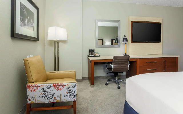 DoubleTree by Hilton Austin - University Area