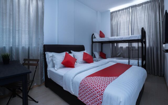 Comma Hotel