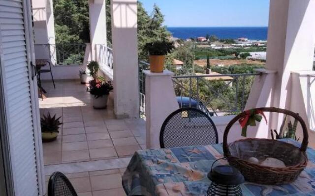 West Red Rock and View Leonidio maisonette studio