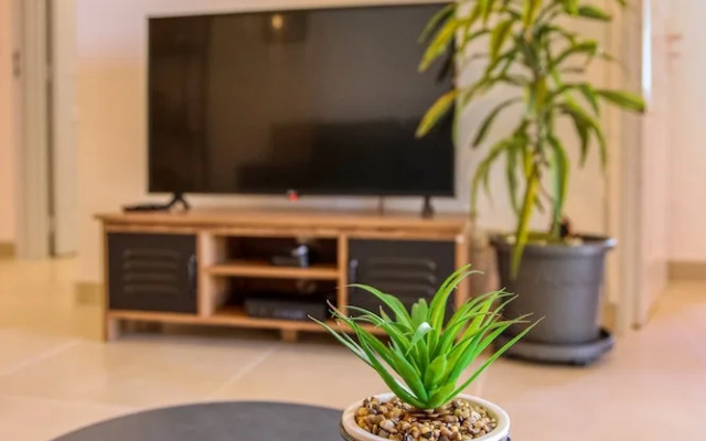 Modern Comfort by the Lagoon