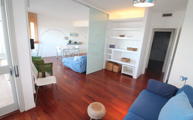 Spacious Apartment With sea View