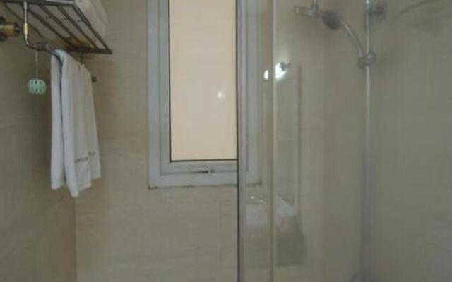 Queen Central Apartment Hotel