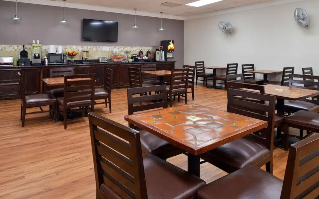 Airport Inn