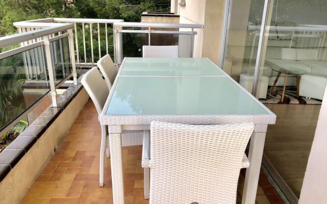 Apartment With 3 Bedrooms In Salou