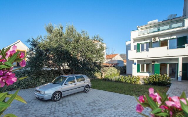 Nice Apartment in Kastel Stari With Wifi