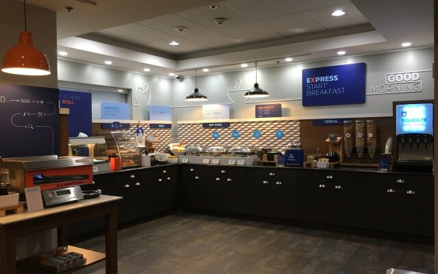 Holiday Inn Express & Suites Gonzales by IHG